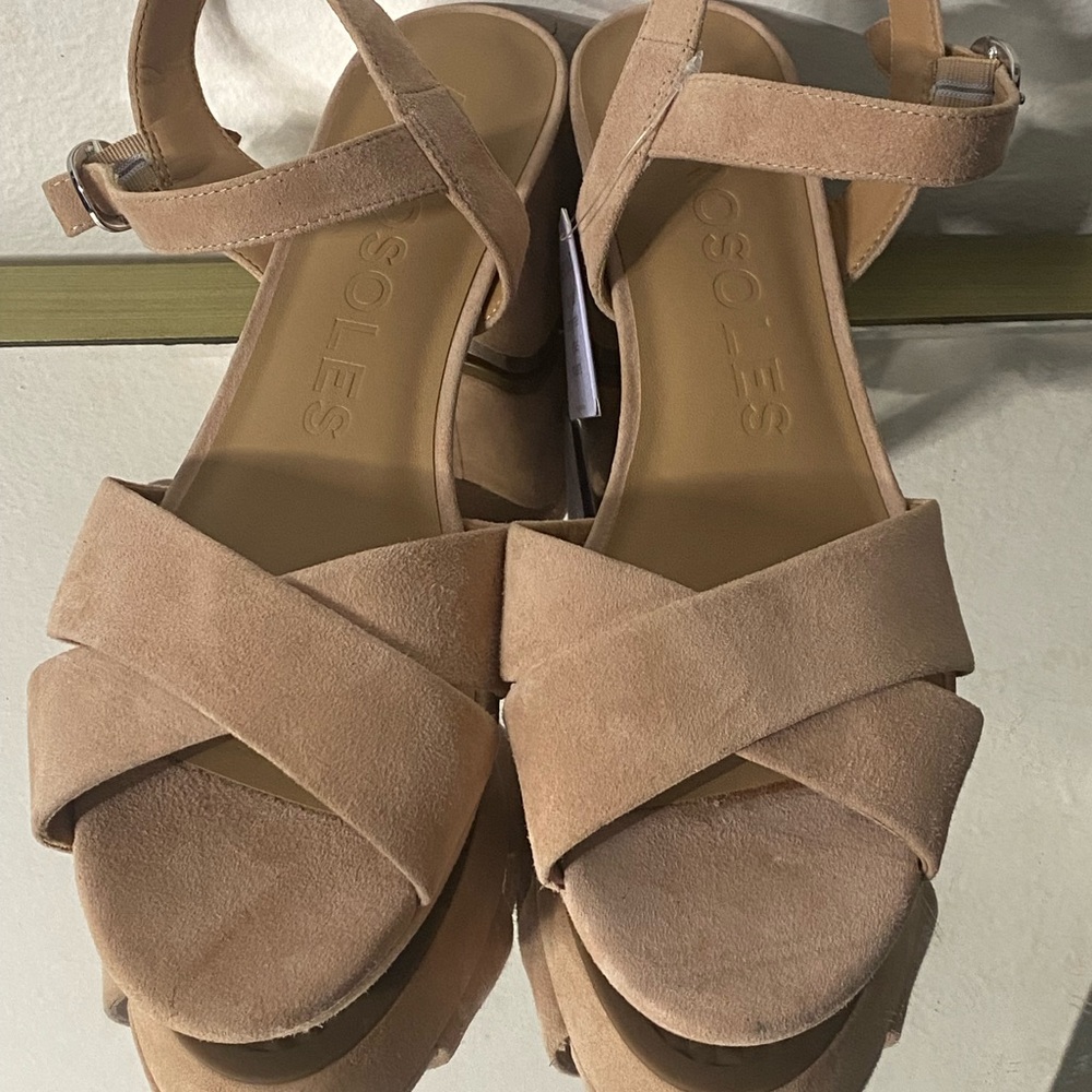AEROSOLES Beige Cross-Strap Sandals size 10.5